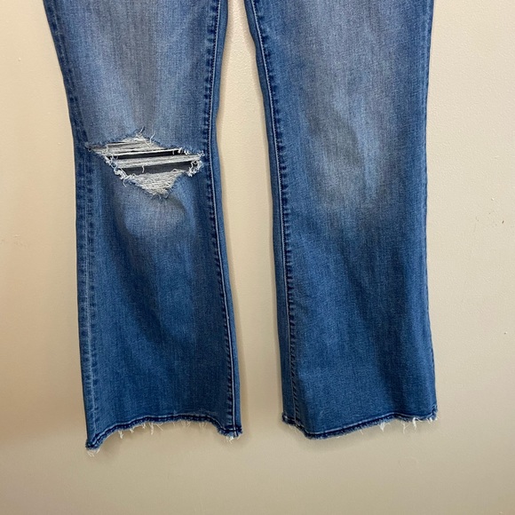 American Eagle Super Hi-Rise Flare Medium Wash Distressed Jeans, size 12 - Picture 4 of 11